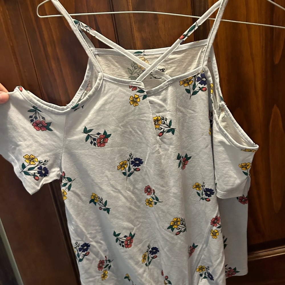 Nice top. Good quality. Great condition.